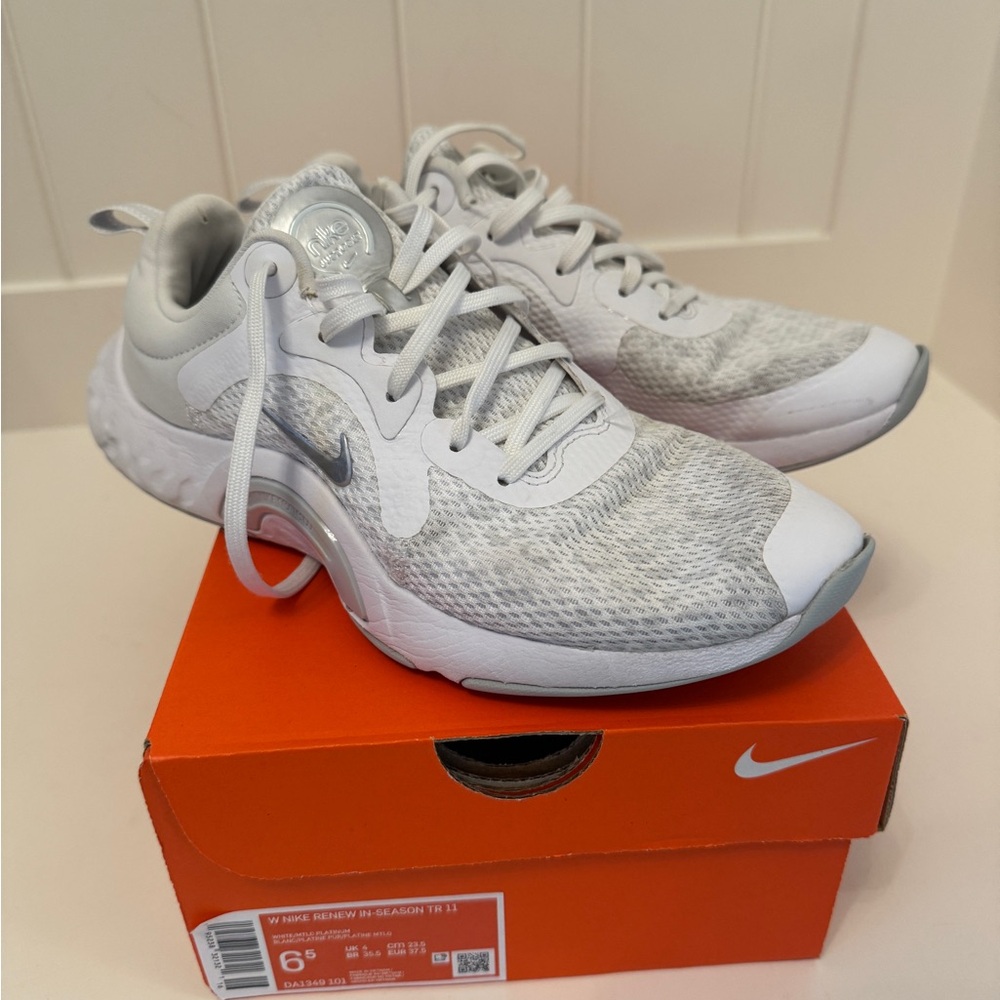 Nike white sneakers size 6.5